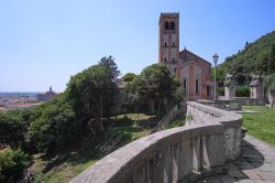 Il Duomo Vecchio nel cuore storico di Moselice, Colli Euganei in Veneto.