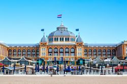 Il famoso Grand Hotel Amrath Kurhaus sulla spiaggia di Scheveningen in Olanda - © Nataliya Nazarova / Shutterstock.com
