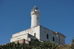 Il faro di Anzio sul propomontorio cittadino sulla costa del Lazio