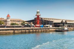 Il faro di Port Adelaide, Australia: è una frequentata attrazione della città. E' in funzione dal 1869 - © amophoto_au / Shutterstock.com