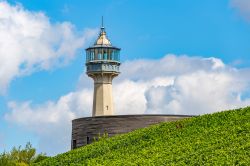 Il faro di Verzenay nei pressi di Reims, Francia. Si trova a 15 chilometri dalla città e la sua particolarità risiede nel fatto che la luce che emana rischiara i vigneti che lo ...