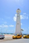 Il faro sulla spiaggia caraibica di Mahahual, Messico - © mundosemfim / Shutterstock.com