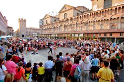 Il Ferrara Buskers Festival nella magica cornice della Piazza Trento - Trieste - © Ferrara Buskers Festival®