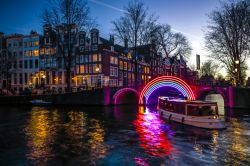 Il Festival delle Luci ad Amsterdam in Olanda. Si svolge in inverno ed è diventato un appuntamento tra i più belli da seguire in Europa - © InnervisionArt / Shutterstock.com ...