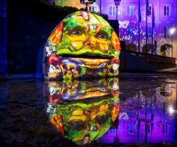 Il Festival delle luci di carnevale a Giaveno, la fontana illuminata - © Edgar Machado / Shutterstock.com