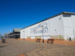 Il Fishermen's Wharf Market di Adelaide, Australia. Questo grande edificio al chiuso ospita i mercati della domenica. Si trova al porto interno della città - © ArliftAtoz2205 ...