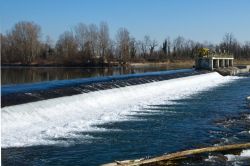 Il primo salto idraulico dell'Adda, a Trezzo sull'Adda - il primo salto idraulico del fiume Adda, il maggiore degli affluenti del Po. Un salto idraulico è il dislivello tra il ...