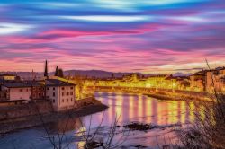 Il fiume Adige al tramonto a Pescantina nel Veronese, Veneto.
