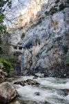 Il fiume Aterno nelle Gole di San Venanazio vicino a Raiano in Abruzzo