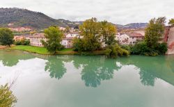 Il fiume Meaturo a sud del centro di Fossombrone, Marche