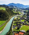 Il fiume Salzach e il villaggio di Werfen visti dalla torre del castello di Hohenwerfen, Austria. Una bella veduta di questo fiume affluente dell'Inn e del grazioso paese situato nel Salisburghese.
 ...