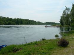 Il fiume Ticino nei pressi di Cameri in Piemonte - © Pubblico dominio, Wikipedia