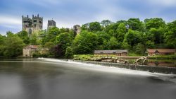 Il fiume Wear con la cattedrale di Durham sullo sfondo, Inghilterra.
