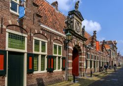 Il Frans Hals Museum in Groot Heiligland Street a Haarlem, Olanda, in una giornata di sole - © www.hollandfoto.net / Shutterstock.com