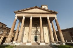 Il fronte in stile neo gotico della chiesa di San Venanzio a Camerino (Marche)
