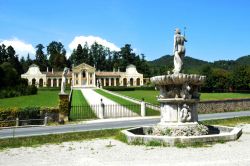 Il giardino ed il complesso di Villa Barbaro a Maser, opera del Palladio - © NG8 / Shutterstock.com