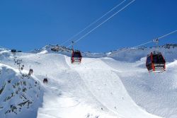 Il ghiacciaio del Presena e la cabinovia del Passo del Tonale - Cabinovia Presena Ph. Pino Veclani