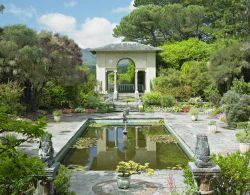Il giardino all'Italiana di Garinish Island in Irlanda, fatto costruire da Harold Peto nel 1910, una delle attrazioni della contea di Cork

