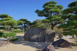 Il giardino del Castello di Himeji, Patrimonio dell'Umanità dell'UNESCO. - © EQRoy / Shutterstock.com