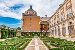 Il Giardino del Re e della Regina al palazzo reale di Aranjuez, Madrid, Spagna. Costruita per abellire la reggia, quest'area verde utilizzata per l'irrigazione acqua pescata dai fiumi ...