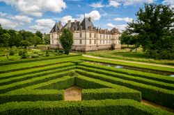 Il giardino e il castello di Cormatin in Borgogna, Francia - © Nigel Jarvis / Shutterstock.com