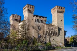 Il grande castello medievale nel centro di Vignola in Emilia