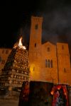 Il grande falò natalizio ad Abbadia San Salvatore in Toscana