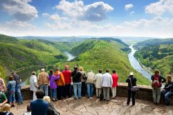 Il grande meandro fossile a Saarschleife: il fiume Saar visto dal punto panoramico di Cloef