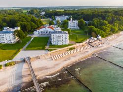 Il Grandhotel Heiligendamm nei pressi di Doberan, Meclemburgo-Pomerania (Germania). Questo complesso di lusso è costituito da 6 edifici costruiti come stazione balneare fra il 1793 e ...