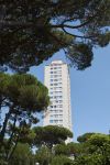 Il Grattacielo Marinella domina la skyline di Milano Marittima in Romagna - © simona flamigni / Shutterstock.com