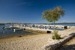 Il grazioso porticciolo di Bibinje, Croazia. Il nome del villaggio è già menzionato nell'XI° secolo.
