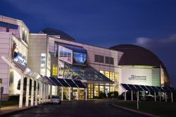 Il Great Lakes Science Center nel centro di Cleveland, Ohio, USA. Il museo venne aperto al pubblico nel 1996 - © Henryk Sadura / Shutterstock.com