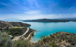 Il lago artificale di Negratin, si trova a nord di Baza in Andalusia