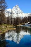 Il lago blu della Valtournenche in Valle d'Aosta