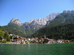 Il Lago di Alleghe nelle Dolomiti, Veneto
