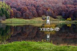 Il Lago di Calamone a Ramiseto in Emilia-Romagna