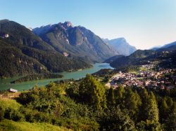 Il lago di Centro Cadore o di Calalto vicino a Pieve di Cadore in Veneto