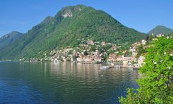 Il Lago di Como e il VIllaggio di Colonno in Lombardia