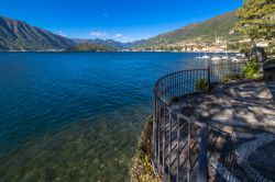 Il Lago di Como è il lago più profondo e quello con la maggiore estensione perimetrale d'Italia, Si trova in lombardia, tra le province di Como e Lecco. Qui lo vediamo da Griante ...