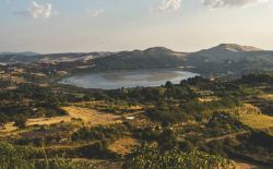 Il Lago di Pergusa vicino ad Enna in Sicilia