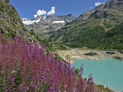 Il Lago di Place Moulin è il più grande della Valle d'Aosta