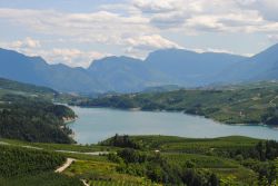 Il Lago di Santa Giustina in Val di Non nella zona di Casez e Sanzeno