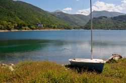 Il Lago di Scanno uno dei più belli dell'Abruzzo - © Gianluca Rasile / Shutterstock.com