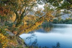 Il Lago di Telese si è formato a causu del terremoto del 1349. Possiede una forma circale, un perimetro di 1 km ed è profondo poco più di 20 metri