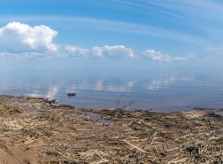 Il lago Ilmen, grande due volte e mezzo il Lago di Garda, si trova a sud di Velikij Novgorod (Russia).
