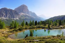 Il Lago Limides in Veneto sulle Dolomiti, sullo sfondo il Monte Lagazuoi