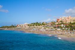 Il Lago Martianes a Puerto de la Cruz, Tenerife, Spagna: si tratta di un lago artificiale di acqua salata con ristoranti, bar e casinò sotto il livello del mare.
