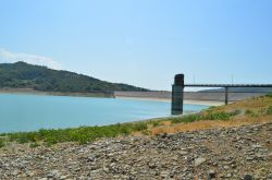 Il lago sul fiume Alento vicino a Prignano Cilento