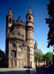 Il lato occidentale della cattedrale di Worms. Oltre ad ospitare molte chiese cristiane, Worms fu anche un'importante località per la comunità ebraica che qui viveva fino agli ...