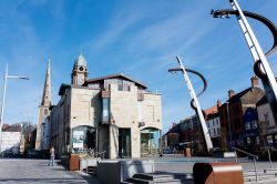 Il Linen Museum nel centro di Lisburn, Irlanda del Nord. Il museo dedicato alla storia dell'industria della biancheria irlandese si trova in un edificio del XVII° secolo, il più ...